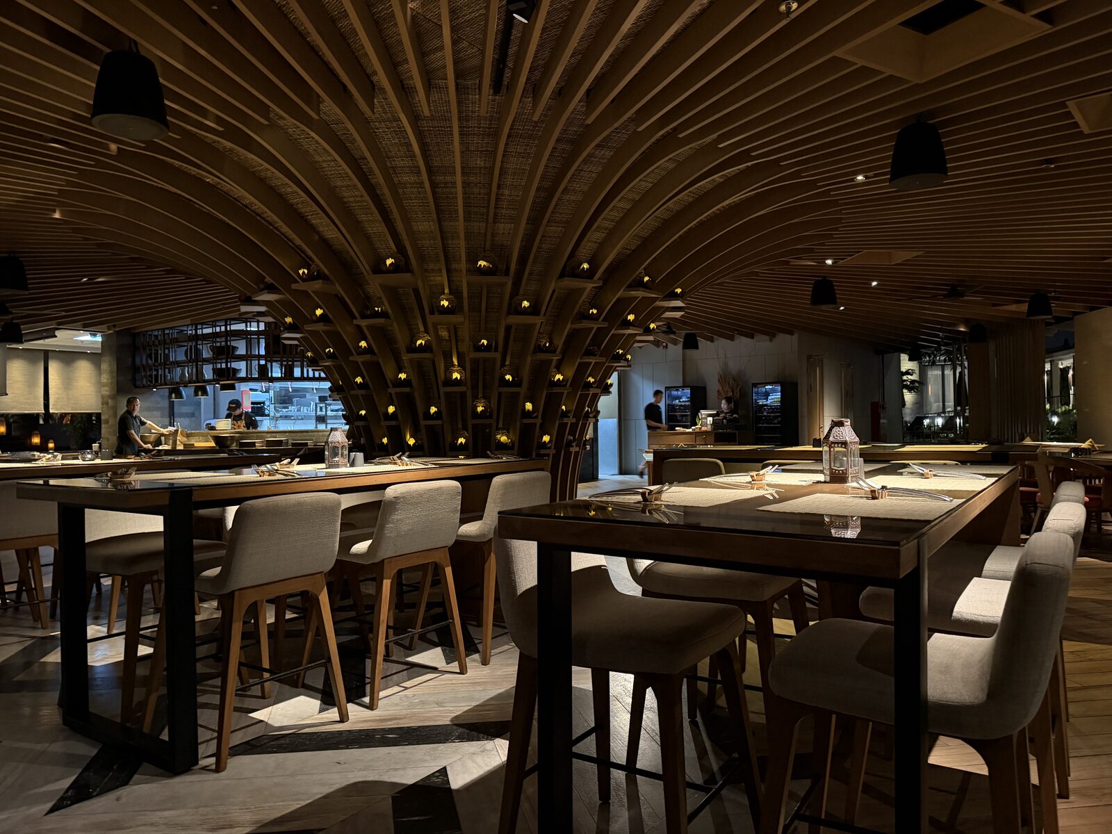 MoMo Caféのスタイリッシュな内装