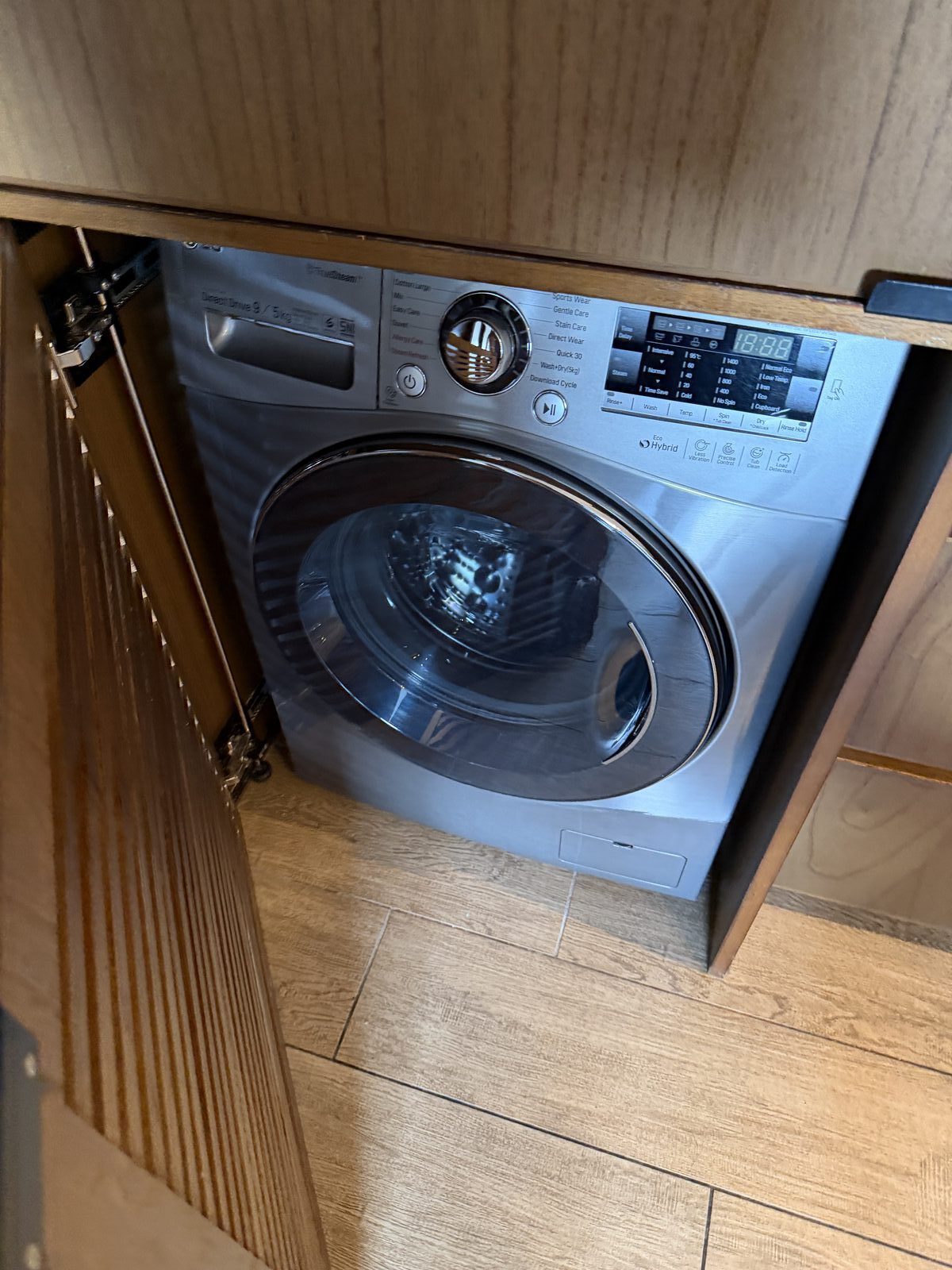 室内備え付けの洗濯乾燥機