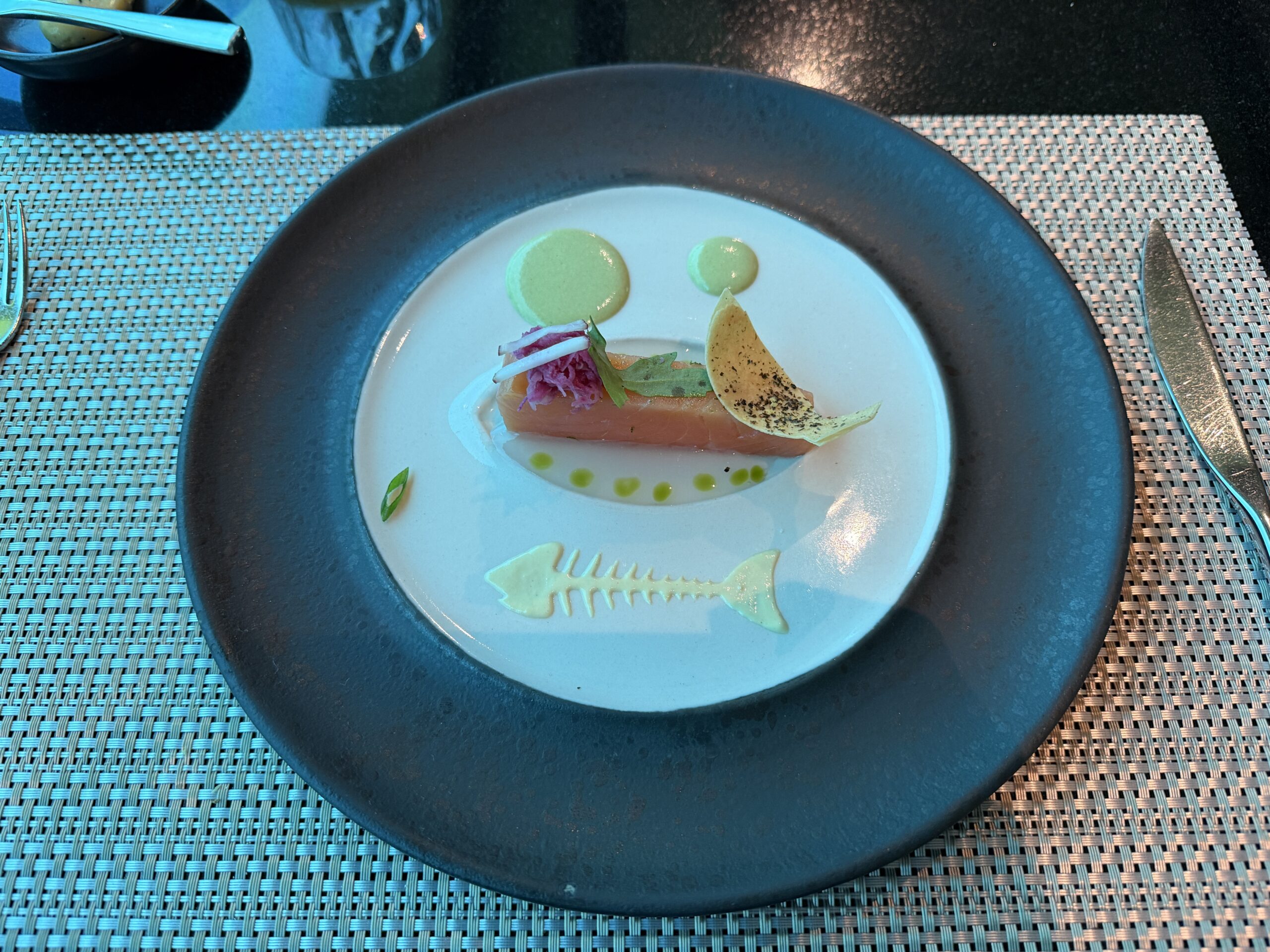 Koralの前菜：魚のモチーフが美しいアペタイザー