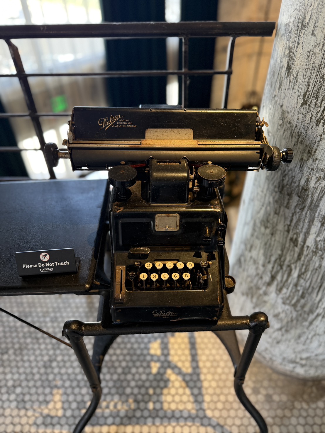 Slowalk Coffee Roastersのアンティークレジスター