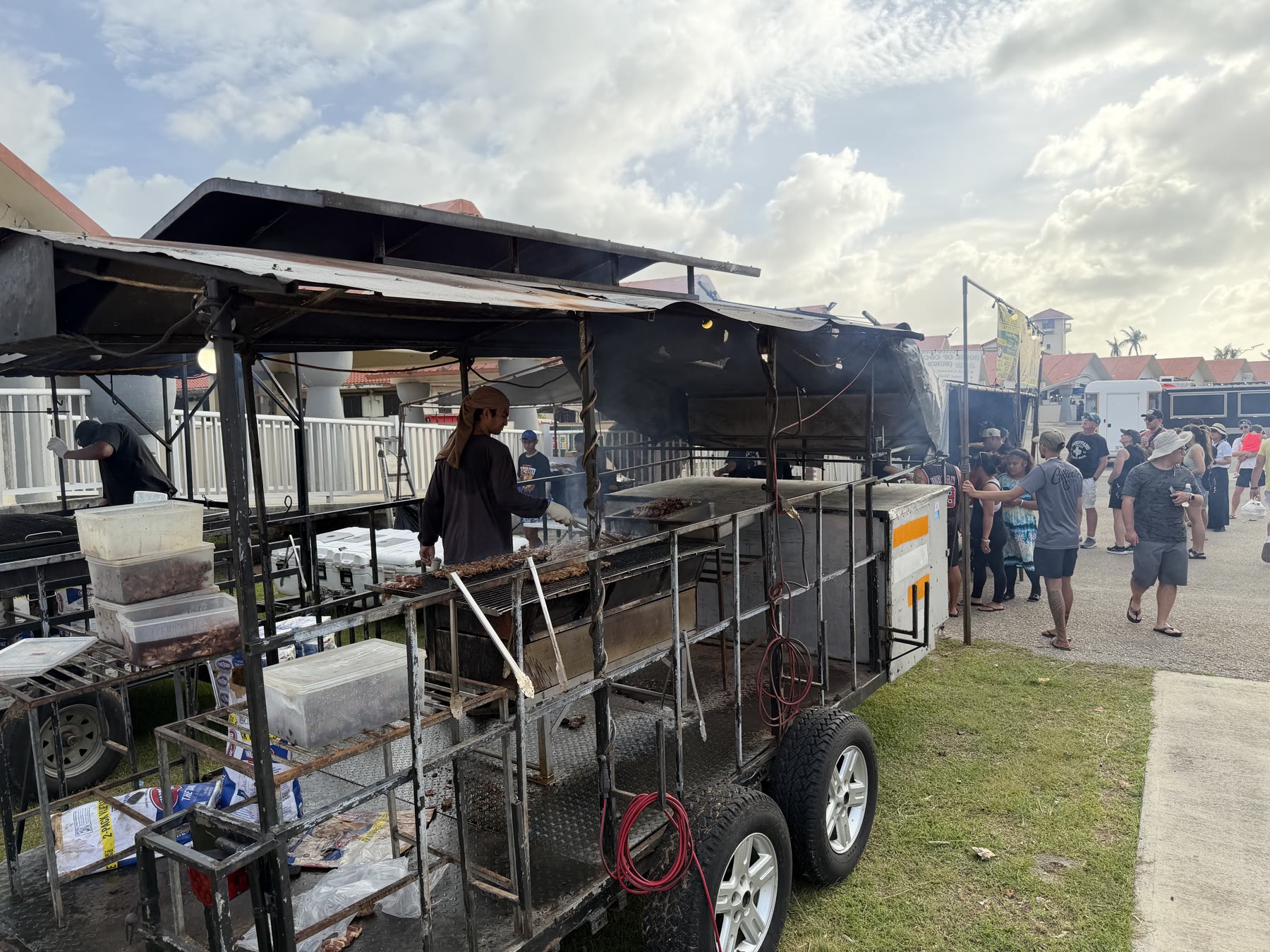 チャモロナイトマーケットのBBQグリル屋台