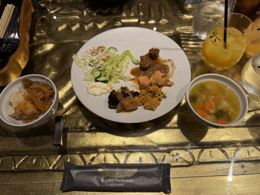エジプト料理ランチビュッフェで盛り付けた料理