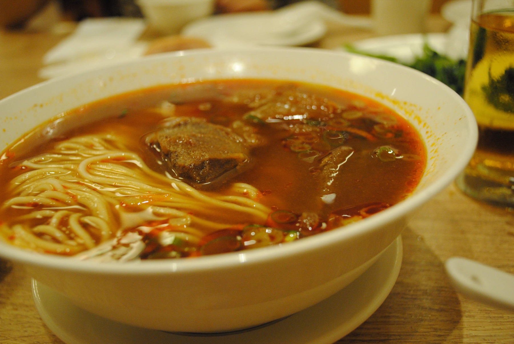 牛肉が入った鼎泰豊の紅焼牛肉麺