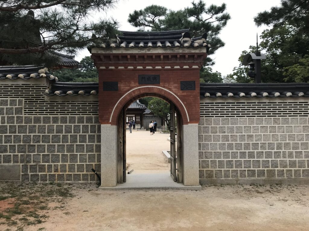 景福宮の赤レンガのアーチ門