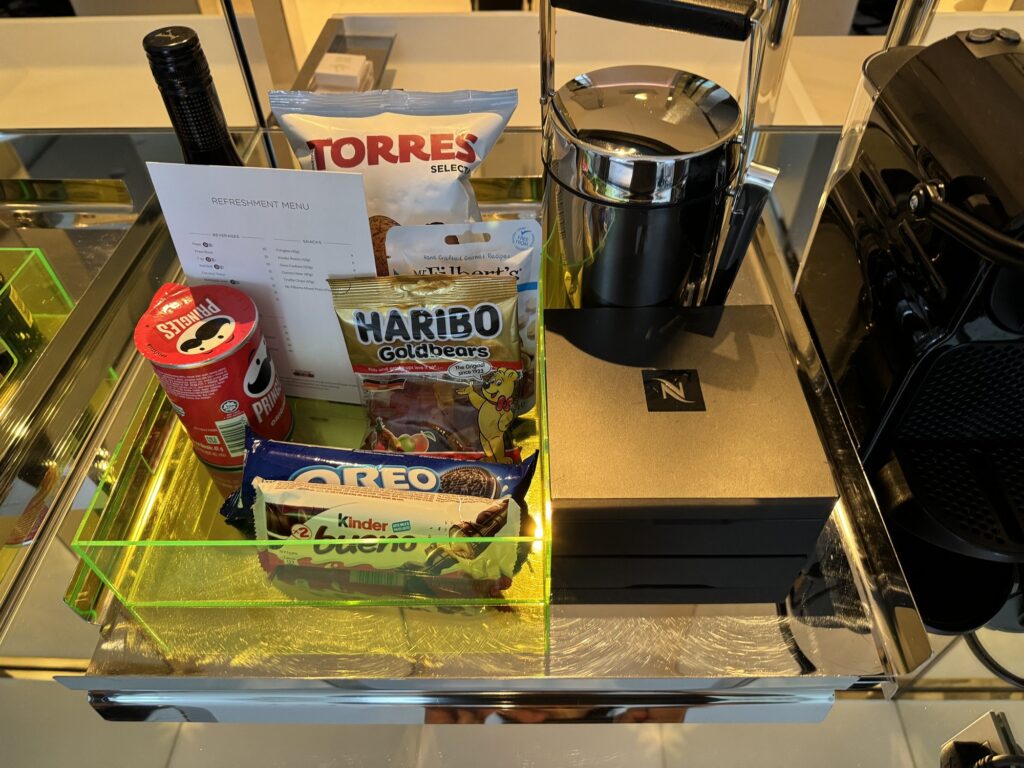 客室のネスプレッソと有料スナック