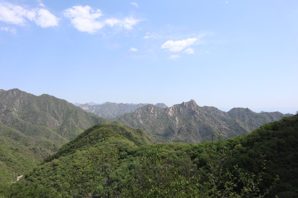 慕田峪長城から望む緑の山々と遠景