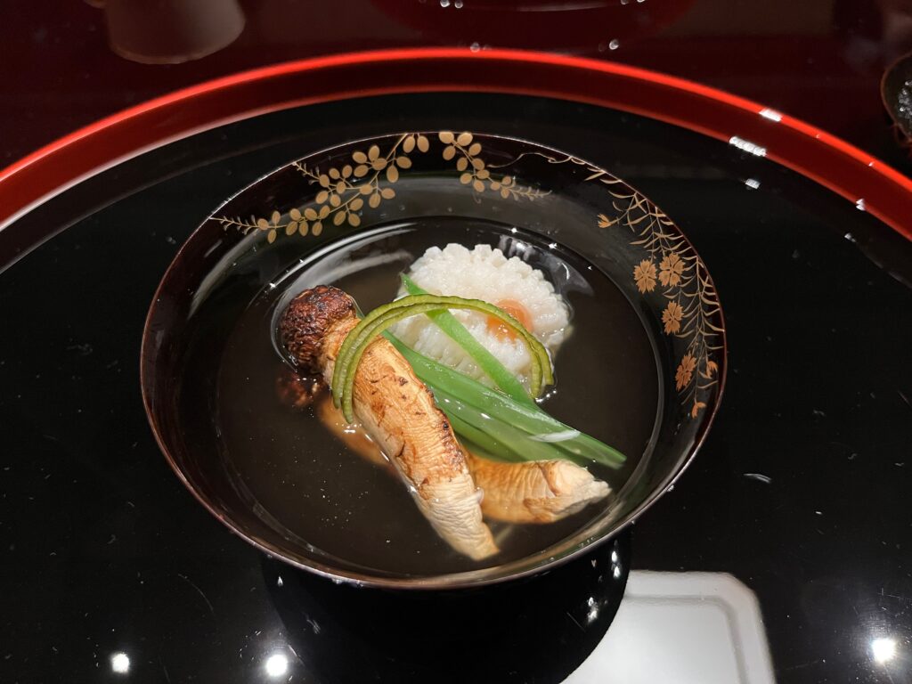 山荘 京大和の松茸が入った秋の椀物