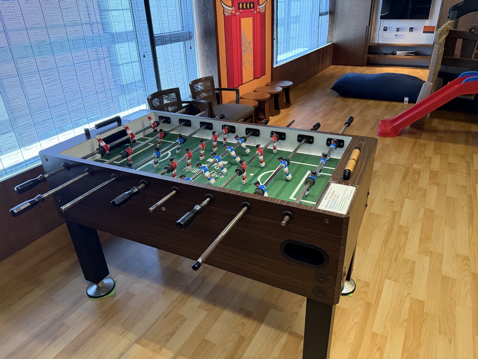 シルクスプレイス台南のキッズクラブにあるテーブルサッカー
