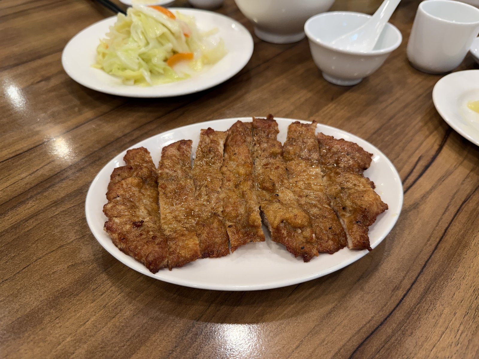 衣が香ばしく揚がった京鼎小館の排骨(豚ロースの揚げ物)