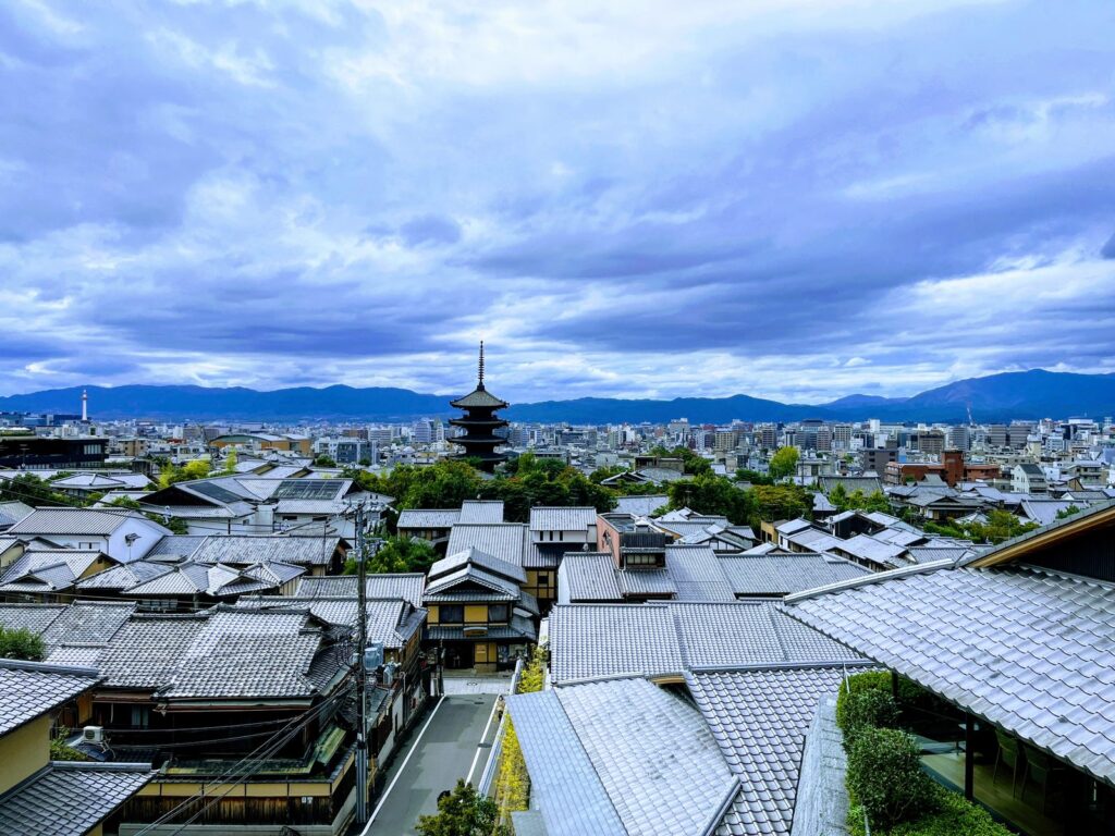パークハイアット京都から望む八坂の塔と京都市街の眺望