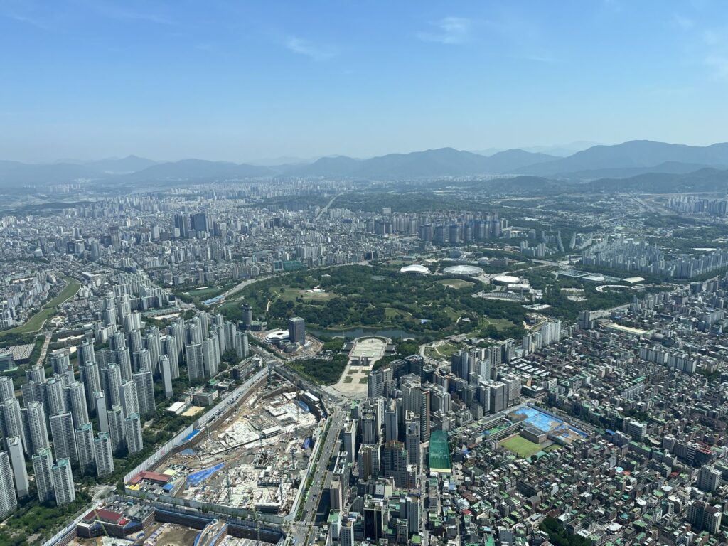 ソウルスカイから見たオリンピック公園方面のパノラマ