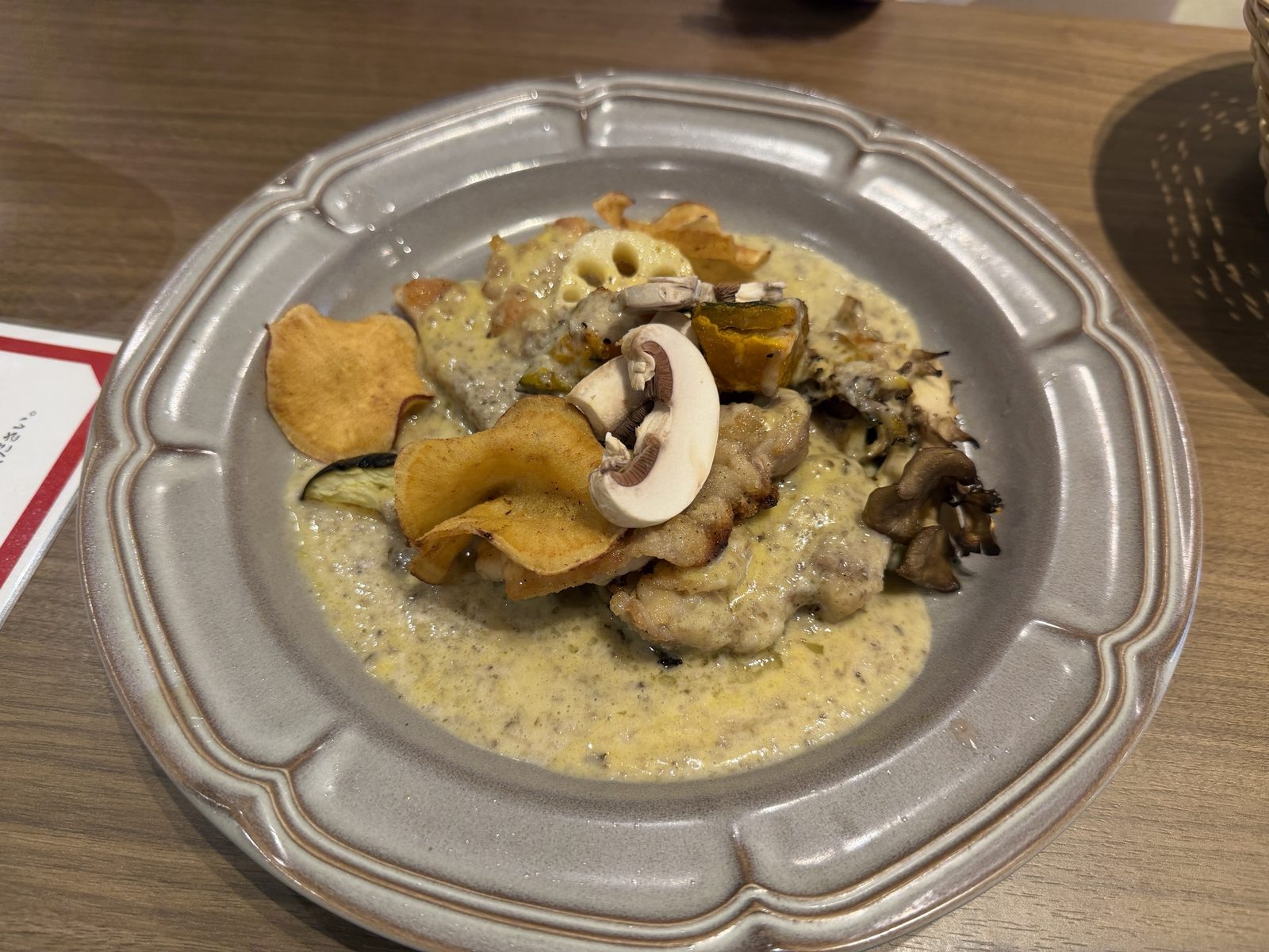 チキンと秋野菜のグリル きのこチーズソース（BAKERY RESTAURANT C 豊洲セイルパーク店）