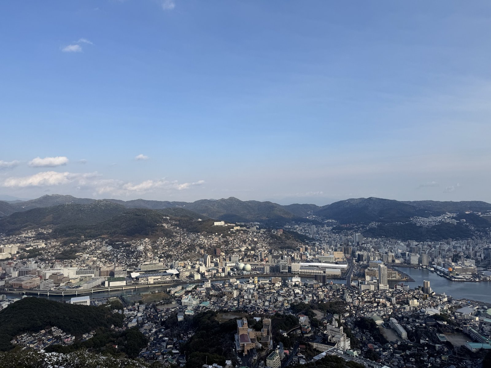 稲佐山山頂から一望する長崎市街と長崎港のパノラマ