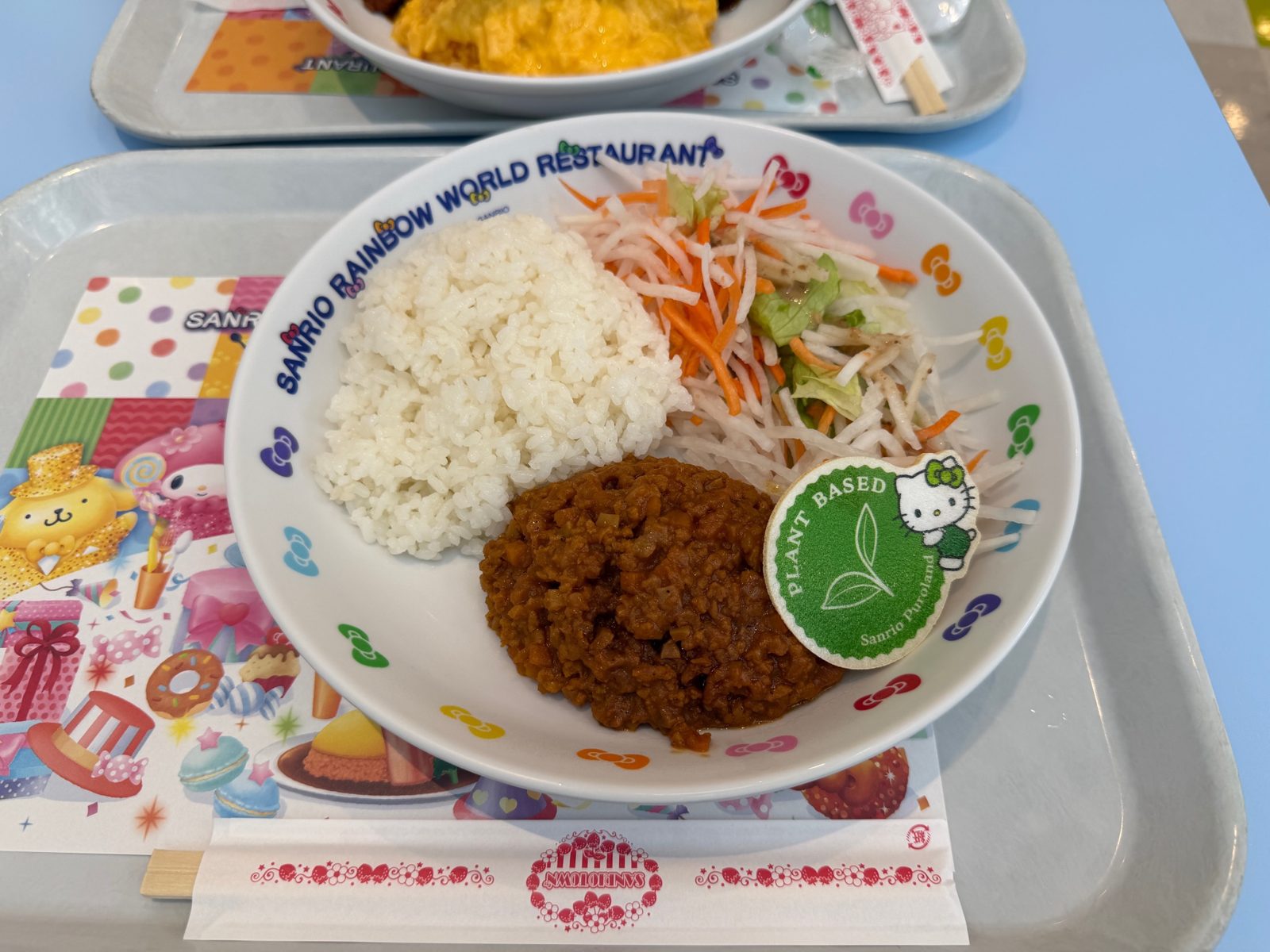 プラントベースのハローキティのキーマカレープレート